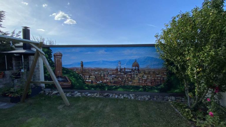 graffitiauftrag_graffitikuenstler_artmos4_Weiss_2021_Pforzheim_Landschaft_Gebäude_Skyline_Stadt_Graffiti_privat_aussen_02