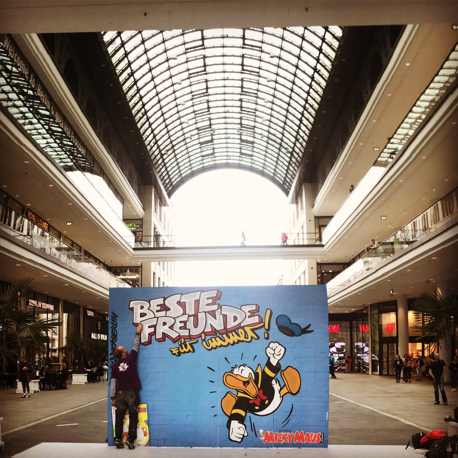 graffitiauftrag-graffitikuenstler-showgraffiti-artmos4-ehapa-egmont-disney-berlin-event-donald-duck-micky-maus