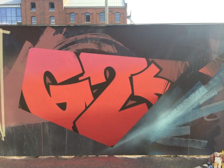 graffitiauftrag-graffitikuenstler-artmos4-Porsche_2016_auto_detail_bunt_grau_schwarz_fotorealistisch_kunst_wand