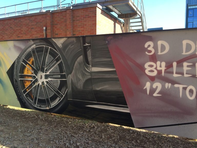 graffitiauftrag-graffitikuenstler-artmos4-Porsche_2016_auto_detail_bunt_grau_schwarz_fotorealistisch_kunst_wand