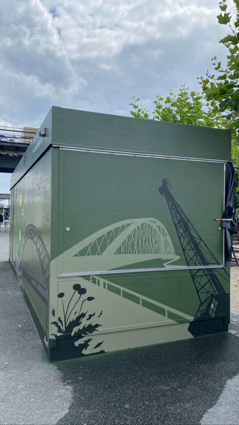 silhouette-pflanze-loewenzahn-kran-aussen-gruen-folie-graffiti-05-graffitiauftrag-graffitikuenstler-artmos4